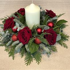 Red rose Christmas table posy 